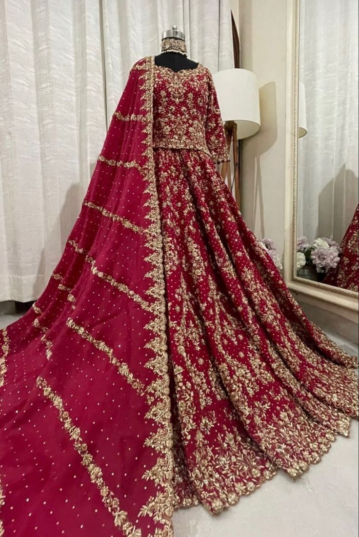 THE HERITAGE CRIMSON BRIDAL SET